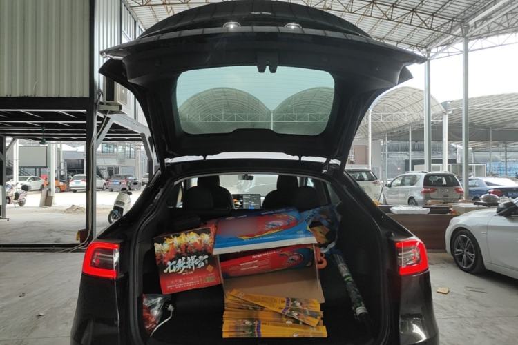 Used Tesla Model Y 2021 Long-Range All-Wheel-Drive Version Trunk