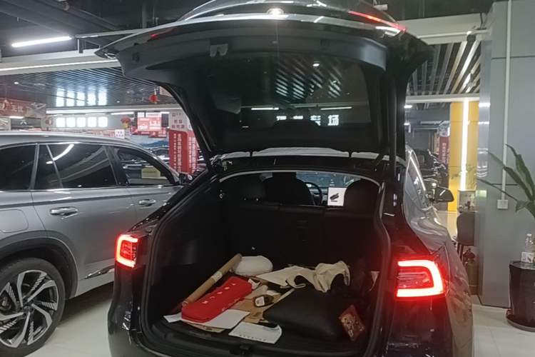 Used Tesla Model Y 2021 Standard Range Rear-Wheel Drive Version Trunk
