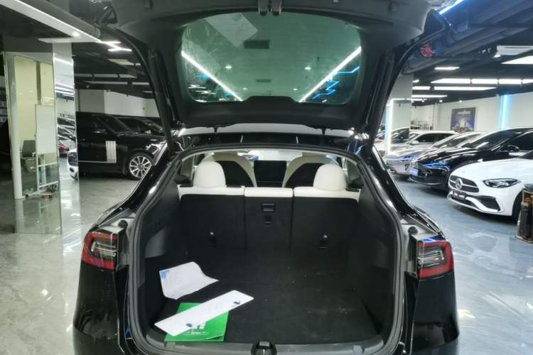 Used Tesla Model Y 2021 Standard Range Rear-Wheel Drive Version Trunk