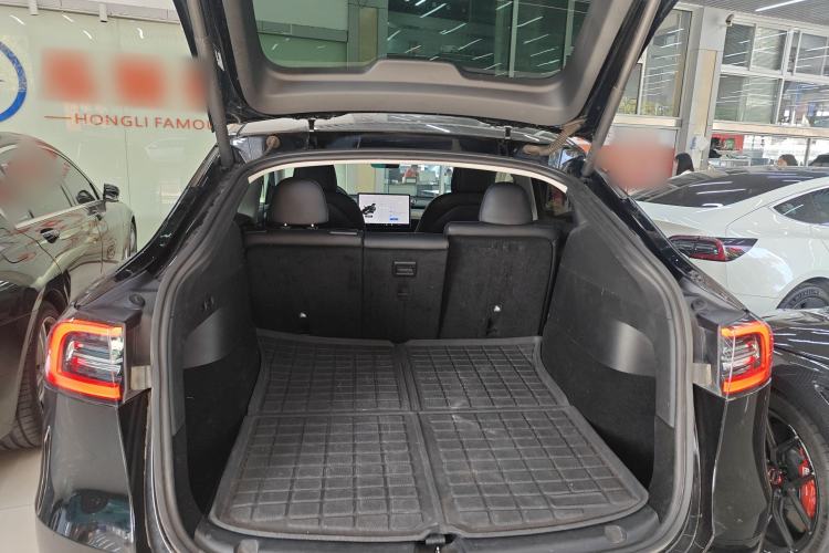 Used Tesla Model Y 2021 Long-Range All-Wheel-Drive Version Trunk