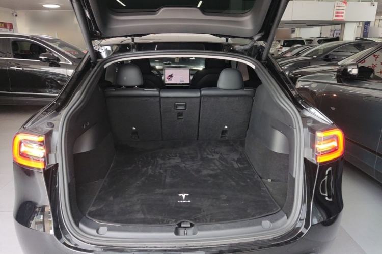 Used Tesla Model Y 2021 Standard Range Rear-Wheel Drive Version Trunk