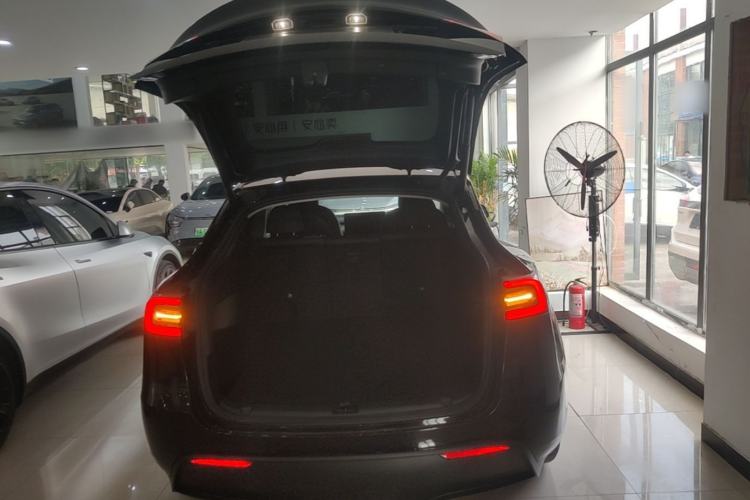 Used Tesla Model Y 2021 Long-Range All-Wheel-Drive Version Trunk