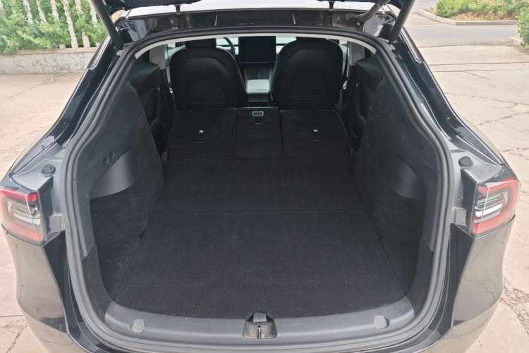 Used Tesla Model Y 2021 Standard Range Rear-Wheel Drive Version Trunk