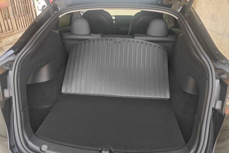 Used Tesla Model Y 2021 Long-Range All-Wheel-Drive Version Trunk