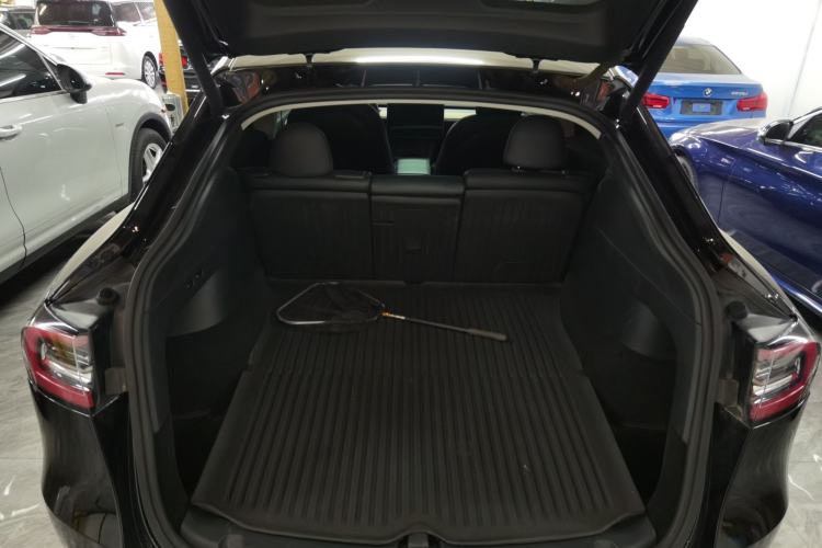 Used Tesla Model Y 2021 Standard Range Rear-Wheel Drive Version Trunk