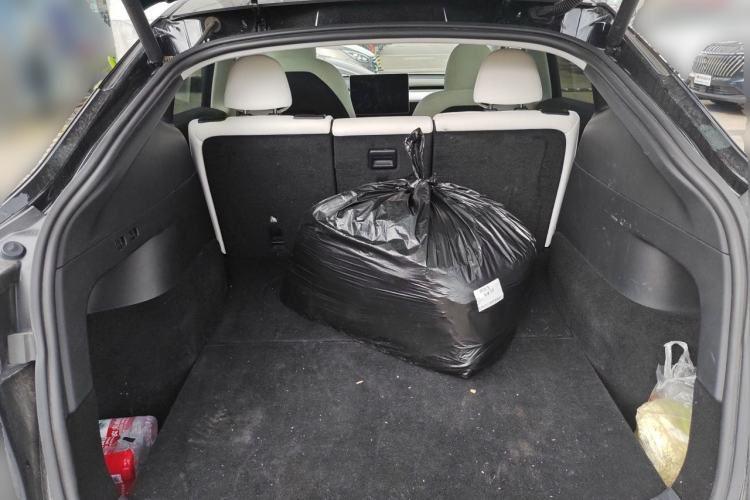 Used Tesla Model Y 2021 Standard Range Rear-Wheel Drive Version Trunk
