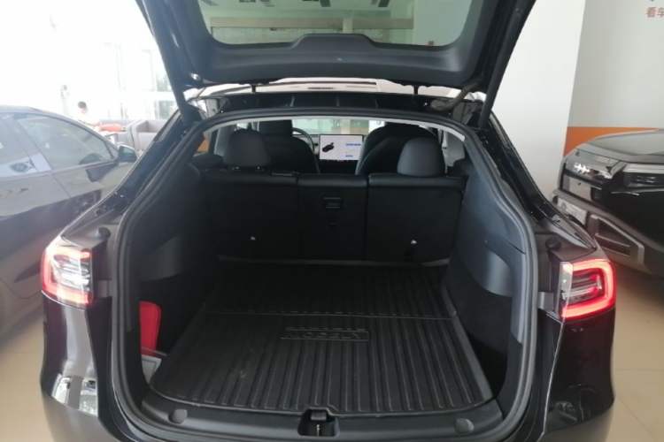 Used Tesla Model Y 2021 Long-Range All-Wheel-Drive Version Trunk