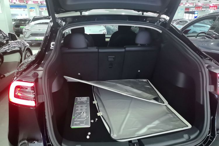 Used Tesla Model Y 2021 Long-Range All-Wheel-Drive Version Trunk
