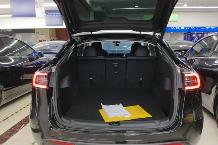 Used Tesla Model Y 2021 Standard Range Rear-Wheel Drive Version Trunk