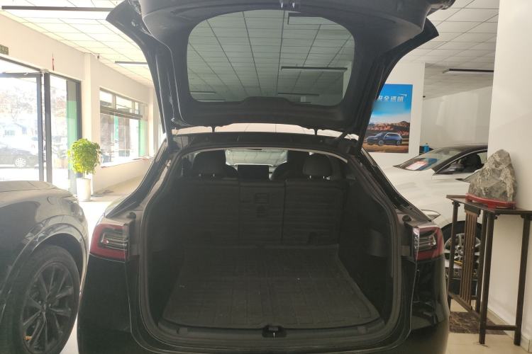 Used Tesla Model Y 2021 Standard Range Rear-Wheel Drive Version Trunk