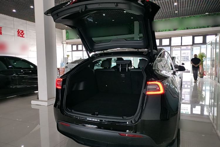 Used Tesla Model Y 2021 Standard Range Rear-Wheel Drive Version Trunk