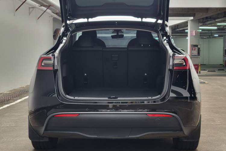 Used Tesla Model Y 2021 Standard Range Rear-Wheel Drive Version Trunk