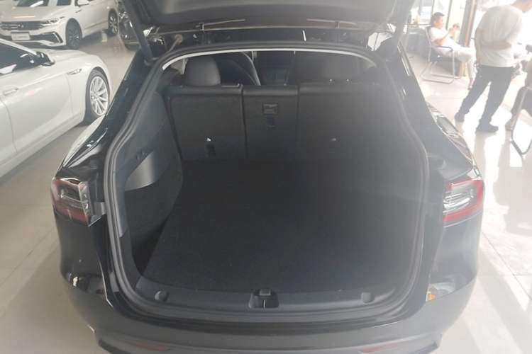Used Tesla Model Y 2021 Standard Range Rear-Wheel Drive Version Trunk