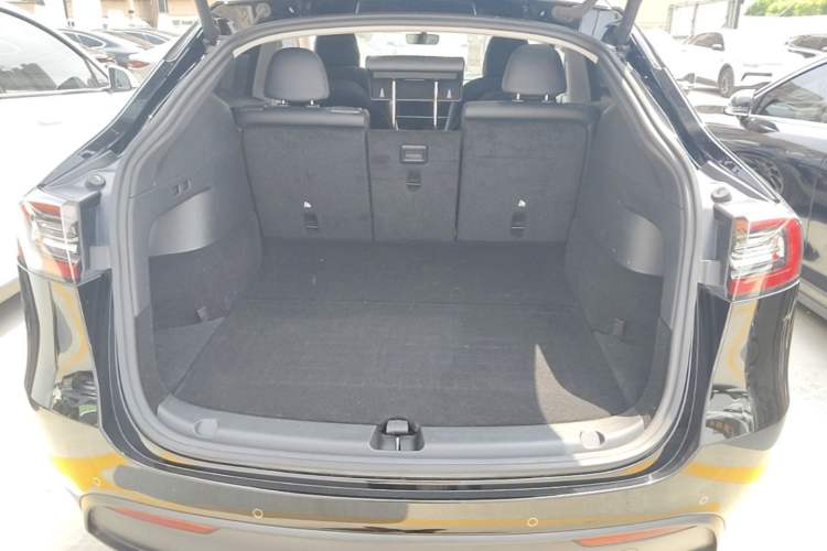 Used Tesla Model Y 2021 Standard Range Rear-Wheel Drive Version Trunk