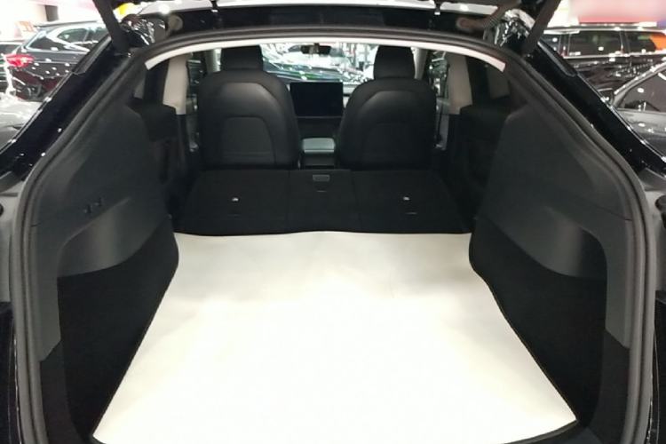 Used Tesla Model Y 2021 Long-Range All-Wheel-Drive Version Trunk