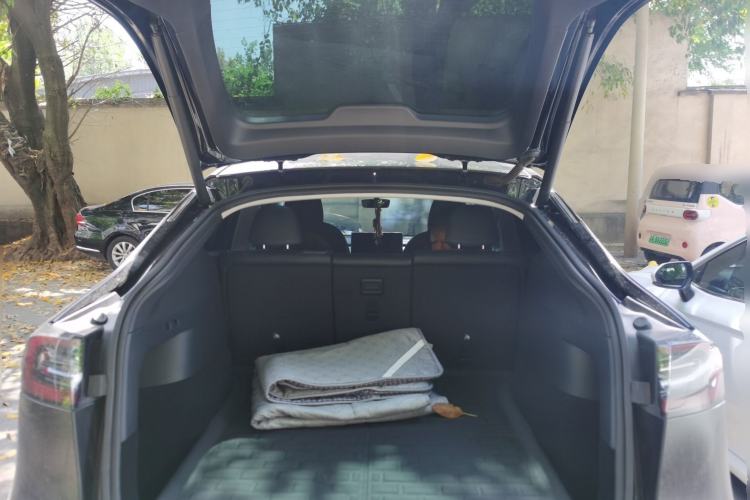 Used Tesla Model Y 2021 Long-Range All-Wheel-Drive Version 3D7 Trunk