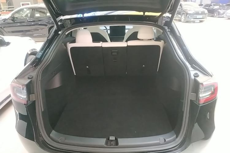 Used Tesla Model Y 2021 Standard Range Rear-Wheel Drive Version Trunk