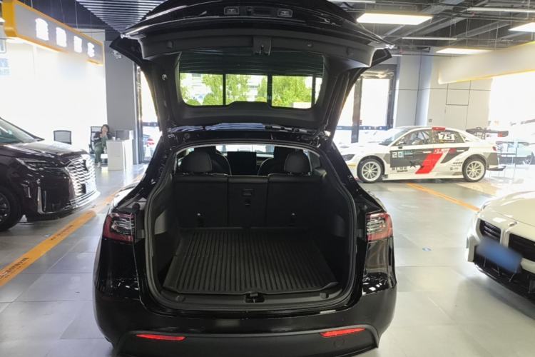Used Tesla Model Y 2021 Long-Range All-Wheel-Drive Version 3D7 Trunk