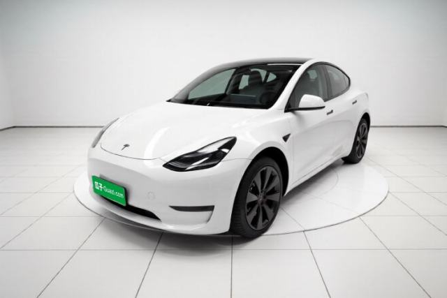 Ojetý Tesla Model Y 2021 Standard Range Rear-Wheel Drive Version