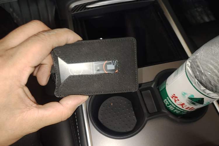 Used Tesla Model Y 2021 Long-Range All-Wheel-Drive Version Vehicle Key