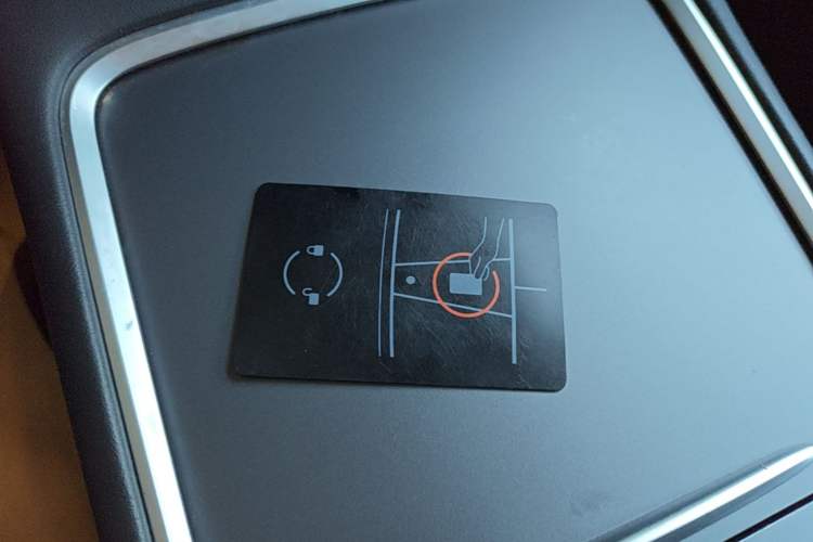 Used Tesla Model Y 2021 Standard Range Rear-Wheel Drive Version Vehicle Key