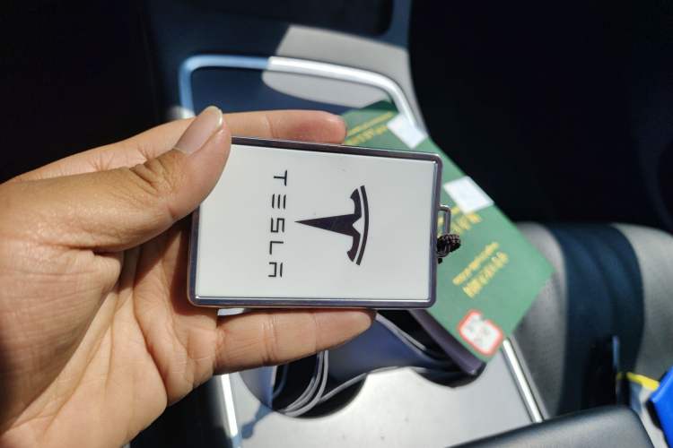 Used Tesla Model Y 2021 Standard Range Rear-Wheel Drive Version Vehicle Key