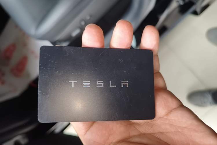 Used Tesla Model Y 2021 Long-Range All-Wheel-Drive Version Vehicle Key