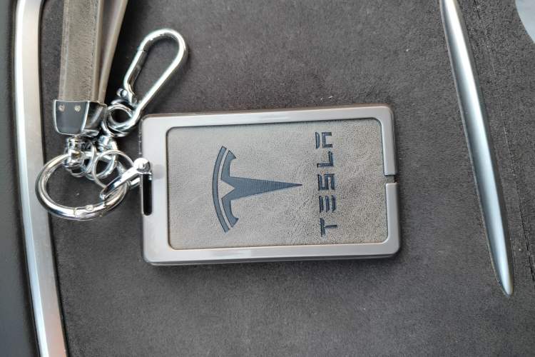 Used Tesla Model Y 2021 Long-Range All-Wheel-Drive Version Vehicle Key