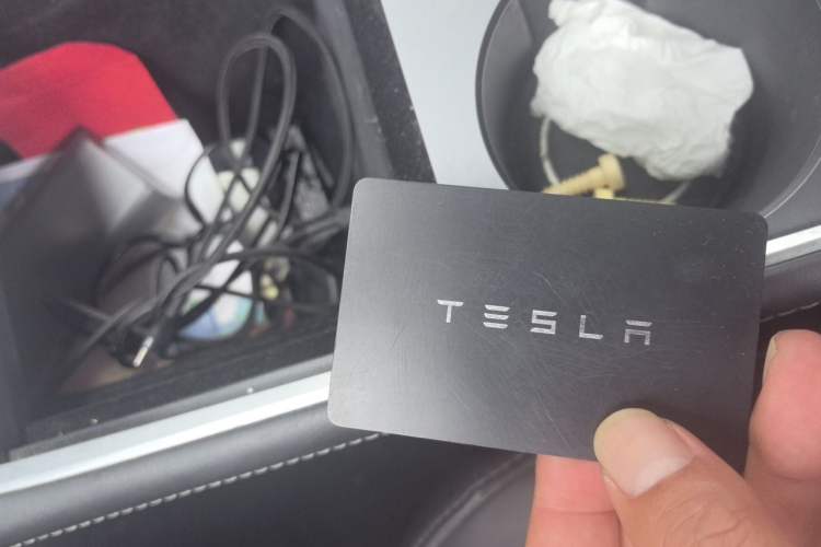 Used Tesla Model Y 2021 Long-Range All-Wheel-Drive Version Vehicle Key