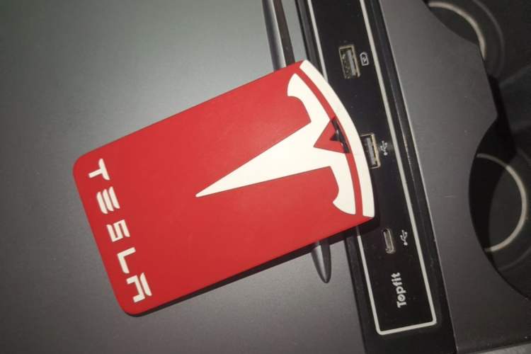 Used Tesla Model Y 2021 Long-Range All-Wheel-Drive Version Vehicle Key