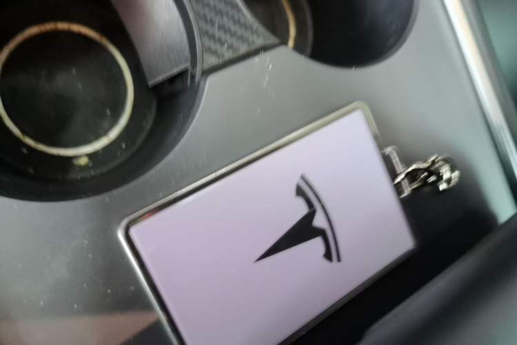 Used Tesla Model Y 2021 Long-Range All-Wheel-Drive Version Vehicle Key