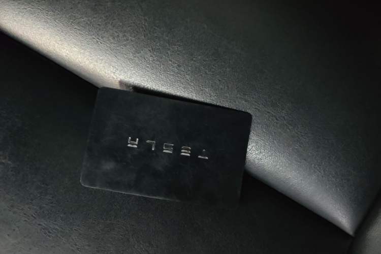 Used Tesla Model Y 2021 Long-Range All-Wheel-Drive Version 3D7 Vehicle Key
