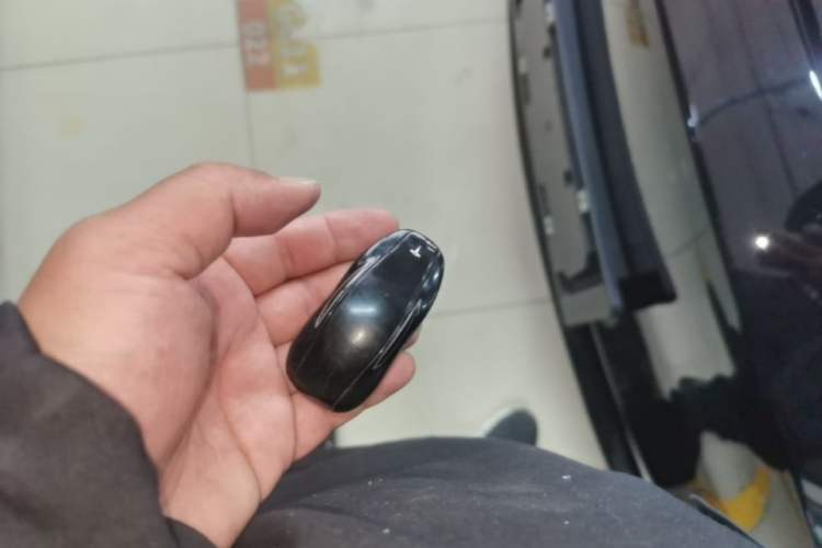 Used Tesla Model Y 2021 Long-Range All-Wheel-Drive Version Vehicle Key
