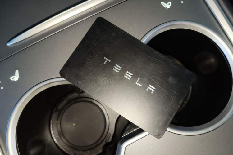 Used Tesla Model Y 2021 Long-Range All-Wheel-Drive Version 3D7 Vehicle Key