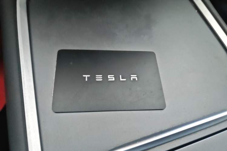 Used Tesla Model Y 2021 Revised Version 2 Long-Range All-Wheel-Drive Edition Vehicle Key
