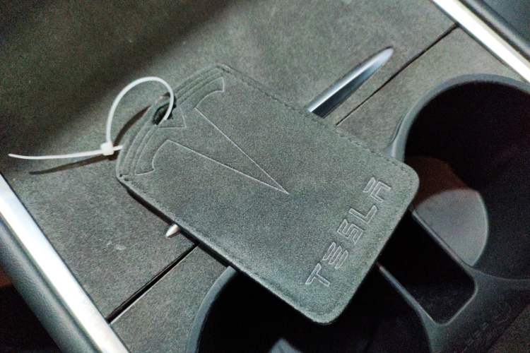Used Tesla Model Y 2021 Long-Range All-Wheel-Drive Version Vehicle Key