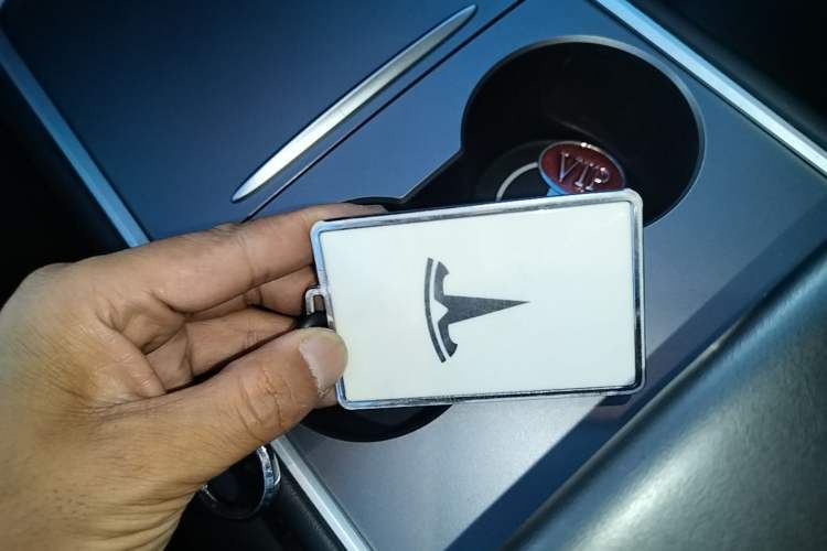Used Tesla Model Y 2021 Standard Range Rear-Wheel Drive Version Vehicle Key