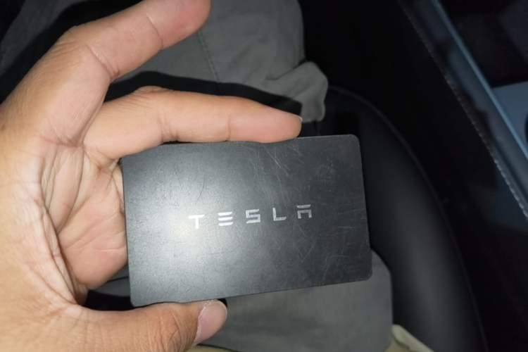 Used Tesla Model Y 2021 Long-Range All-Wheel-Drive Version Vehicle Key