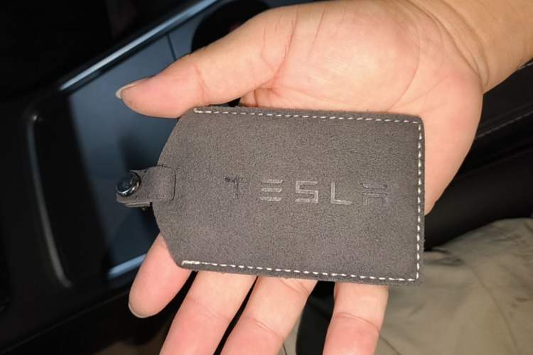 Used Tesla Model Y 2021 Long-Range All-Wheel-Drive Version 3D7 Vehicle Key