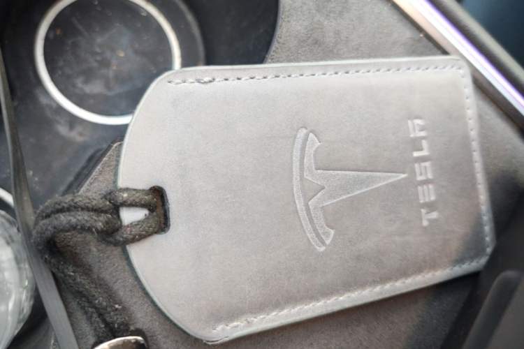 Used Tesla Model Y 2021 Standard Range Rear-Wheel Drive Version Vehicle Key