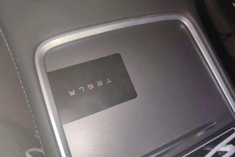 Used Tesla Model Y 2021 Long-Range All-Wheel-Drive Version Vehicle Key