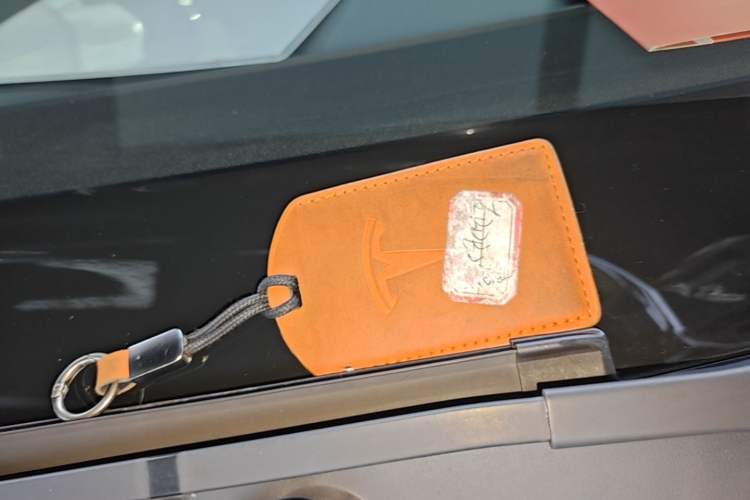 Used Tesla Model Y 2021 Long-Range All-Wheel-Drive Version Vehicle Key
