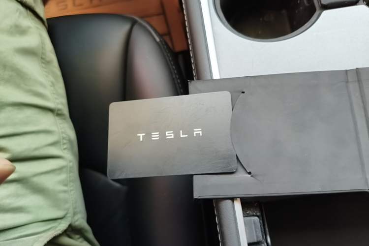 Used Tesla Model Y 2021 Standard Range Rear-Wheel Drive Version Vehicle Key