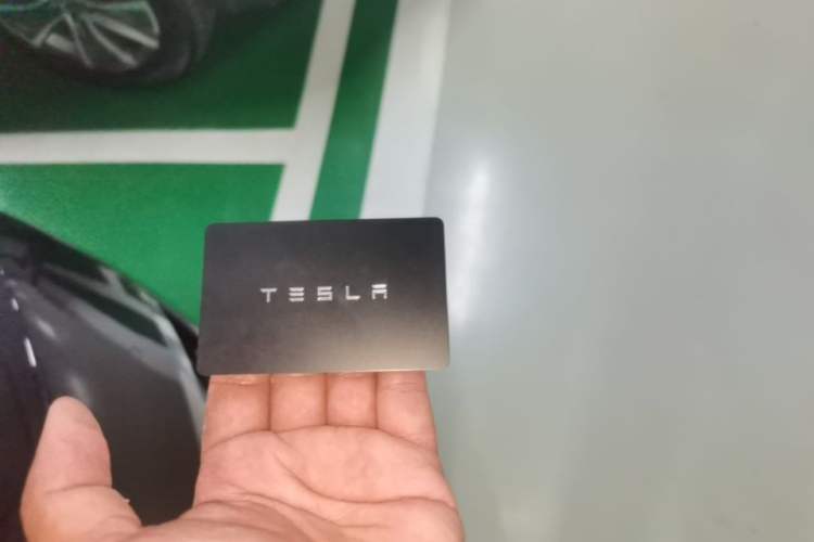 Used Tesla Model Y 2021 Long-Range All-Wheel-Drive Version Vehicle Key