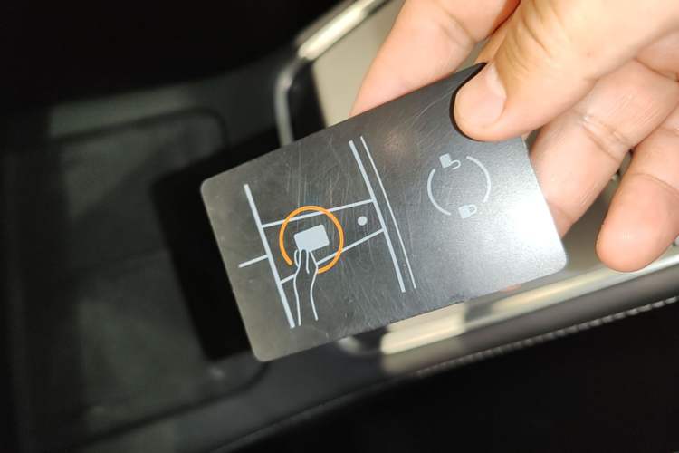 Used Tesla Model Y 2021 Long-Range All-Wheel-Drive Version Vehicle Key