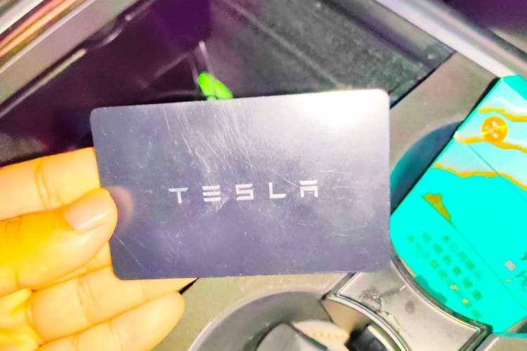 Used Tesla Model Y 2021 Long-Range All-Wheel-Drive Version Vehicle Key