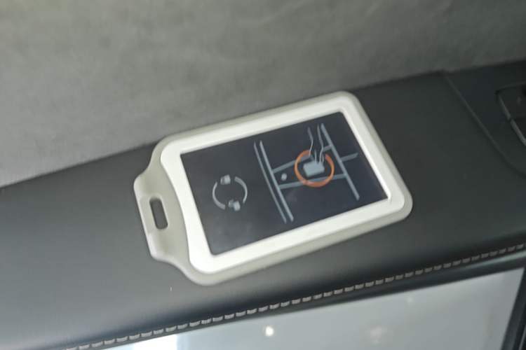 Used Tesla Model Y 2021 Long-Range All-Wheel-Drive Version Vehicle Key