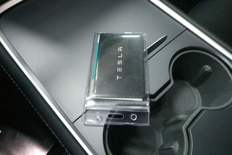 Used Tesla Model Y 2021 Standard Range Rear-Wheel Drive Version Vehicle Key