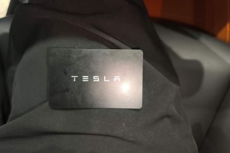 Used Tesla Model Y 2021 Long-Range All-Wheel-Drive Version 3D7 Vehicle Key