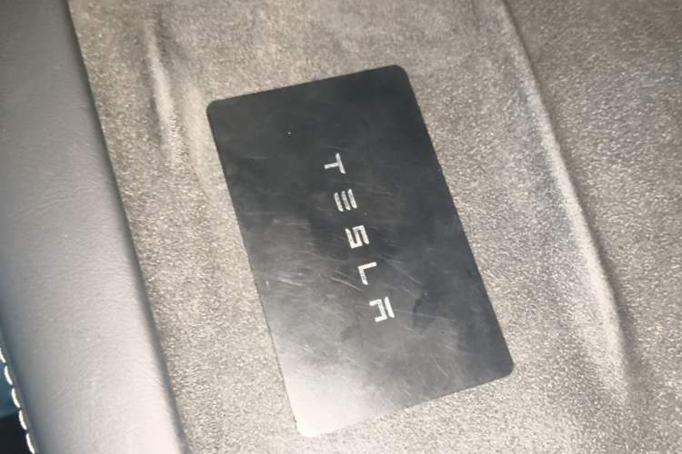 Used Tesla Model Y 2021 Long-Range All-Wheel-Drive Version Vehicle Key